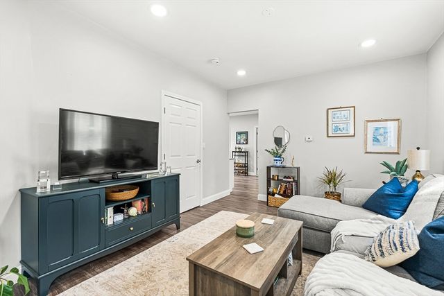 29 Harvard Street 1, Winchester, MA 01890