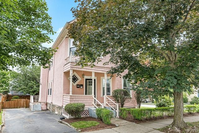 29 Harvard Street 1, Winchester, MA 01890