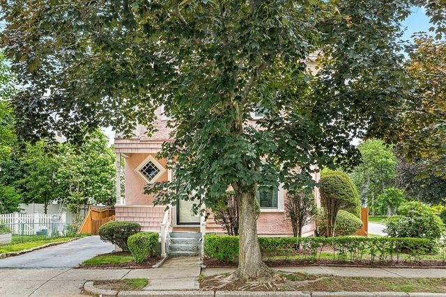 29 Harvard Street 1, Winchester, MA 01890