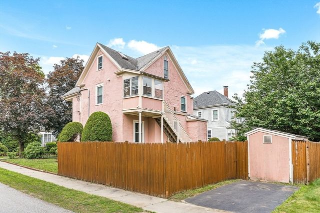 29 Harvard Street 1, Winchester, MA 01890