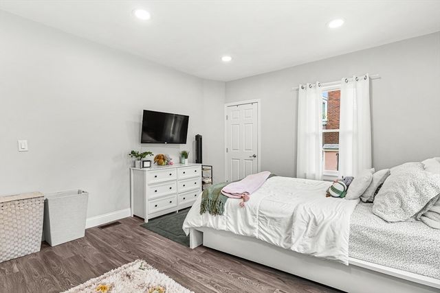 29 Harvard Street 1, Winchester, MA 01890