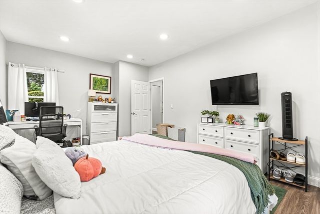 29 Harvard Street 1, Winchester, MA 01890