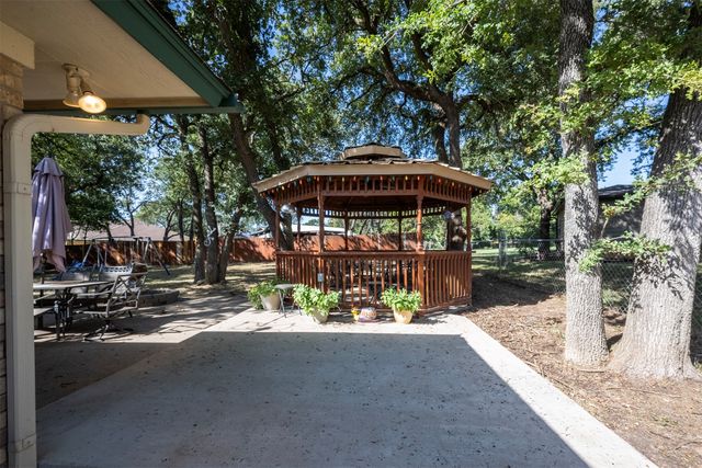 2004 Boca Vista Drive, Granbury, TX 76048