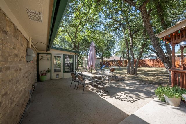 2004 Boca Vista Drive, Granbury, TX 76048