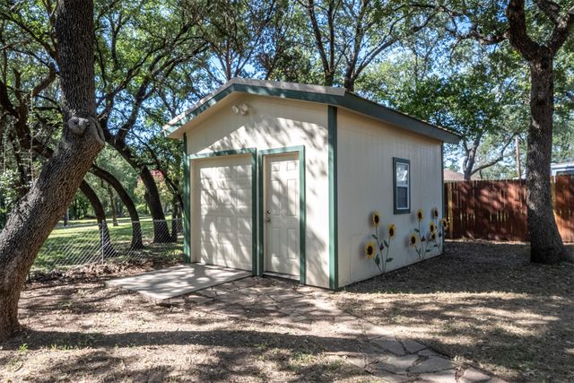2004 Boca Vista Drive, Granbury, TX 76048