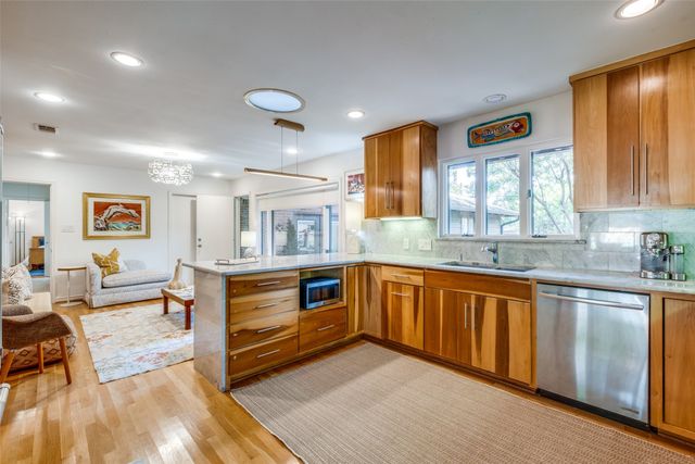 6834 Deloache Avenue, Dallas, TX 75225