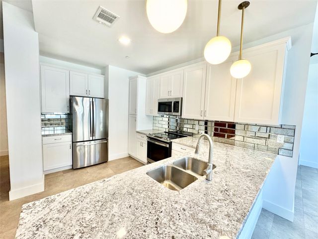 2102 Mechanic Street 206, Galveston, TX 77550