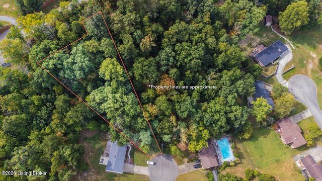 7407 Chant Ct, Louisville, KY 40214