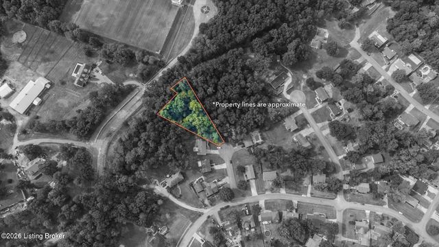 7407 Chant Ct, Louisville, KY 40214