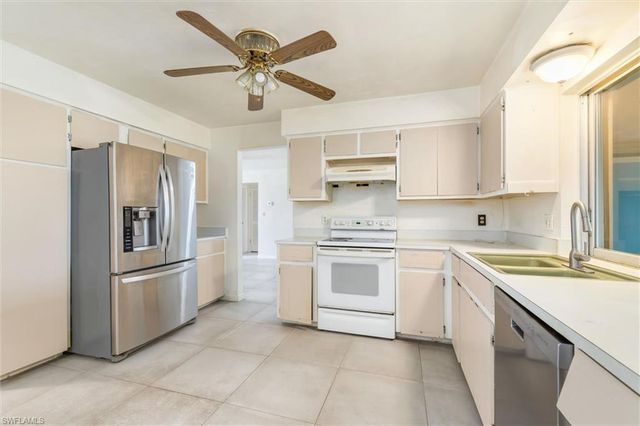 1114 Lorraine CT, Cape Coral, FL 33904