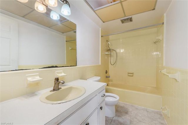 1114 Lorraine CT, Cape Coral, FL 33904