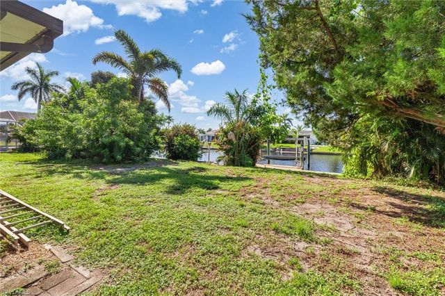 1114 Lorraine CT, Cape Coral, FL 33904