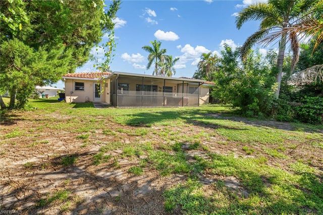 1114 Lorraine CT, Cape Coral, FL 33904