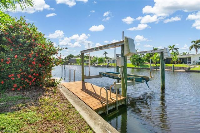 1114 Lorraine CT, Cape Coral, FL 33904