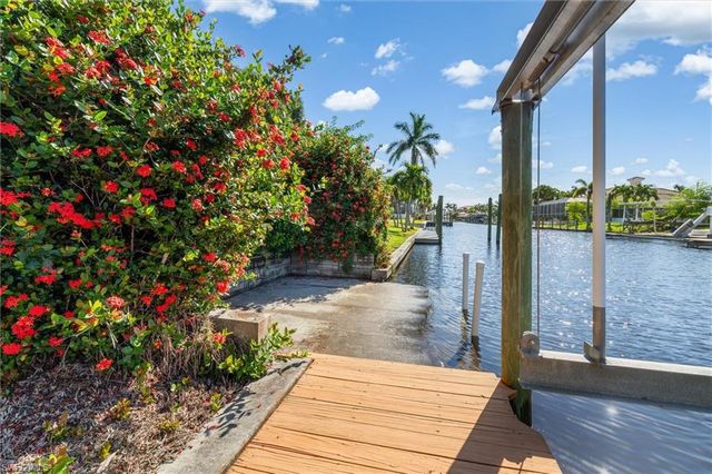 1114 Lorraine CT, Cape Coral, FL 33904