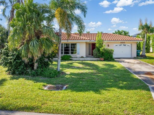 1114 Lorraine CT, Cape Coral, FL 33904