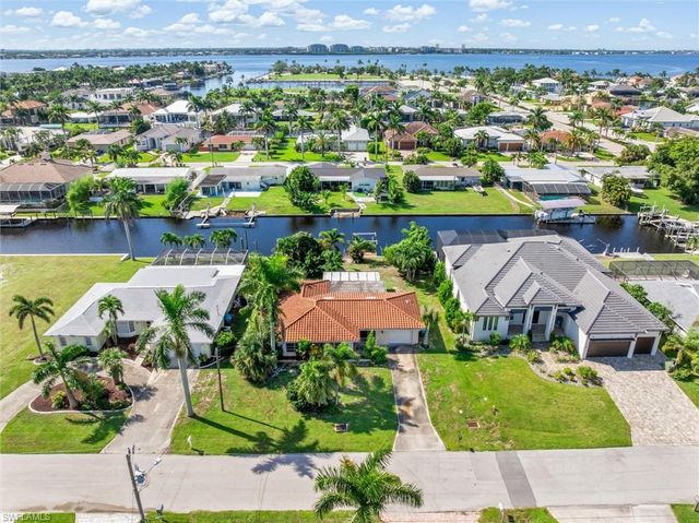 1114 Lorraine CT, Cape Coral, FL 33904
