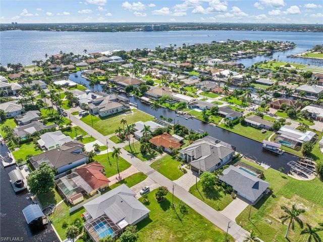 1114 Lorraine CT, Cape Coral, FL 33904