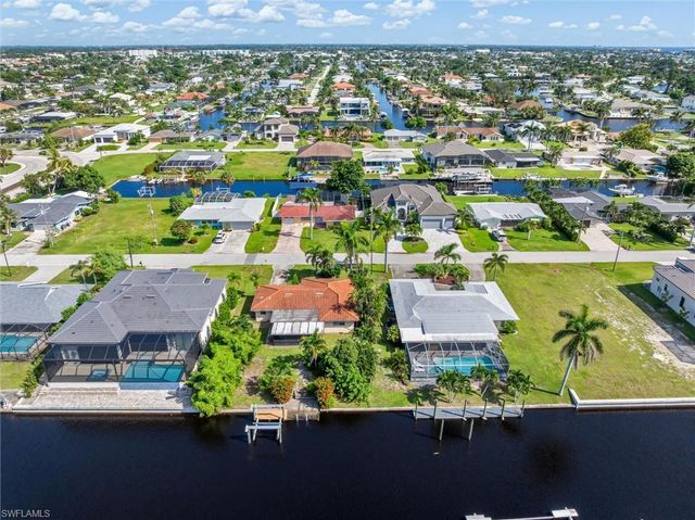1114 Lorraine CT, Cape Coral, FL 33904