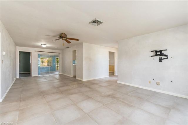 1114 Lorraine CT, Cape Coral, FL 33904