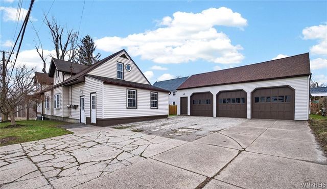 20 East Avenue, West Seneca, NY 14224