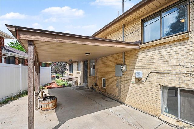 2398 Oakland Street, Aurora, CO 80010