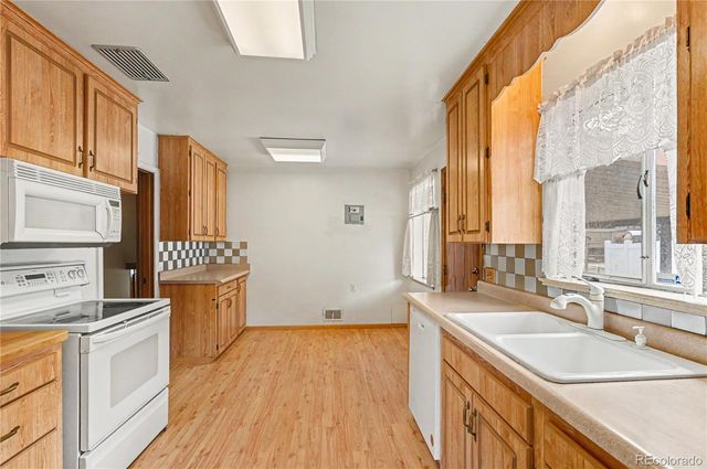 2398 Oakland Street, Aurora, CO 80010