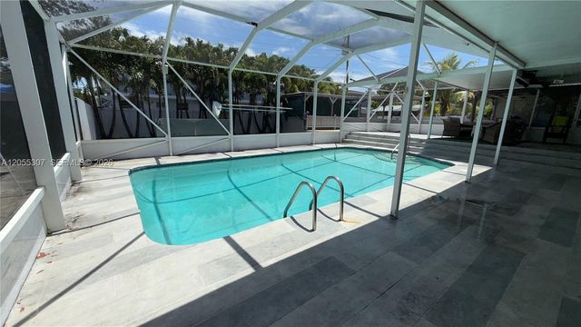 7400 NW 1st Ct, Pembroke Pines, FL 33024