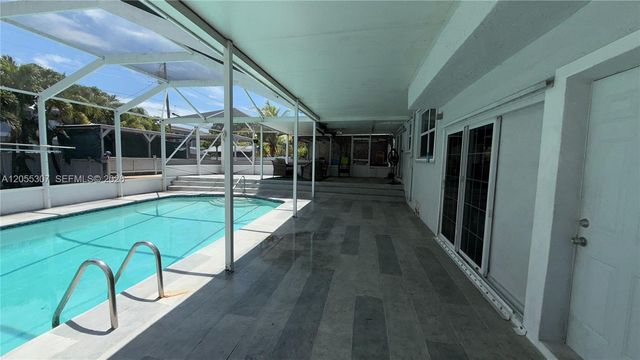 7400 NW 1st Ct, Pembroke Pines, FL 33024