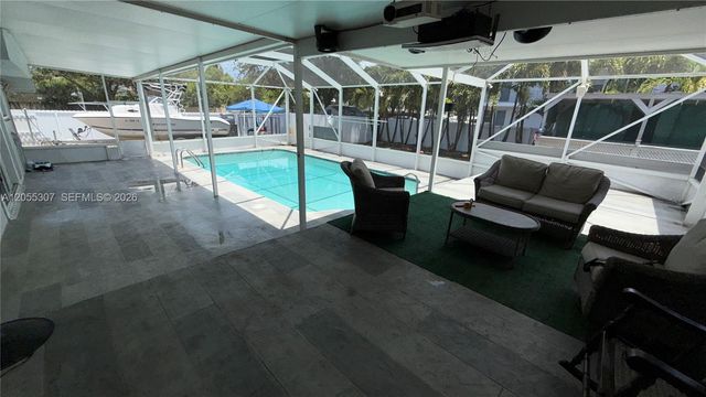7400 NW 1st Ct, Pembroke Pines, FL 33024