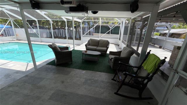 7400 NW 1st Ct, Pembroke Pines, FL 33024