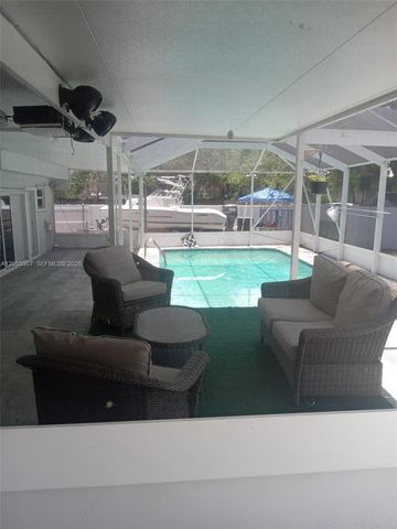 7400 NW 1st Ct, Pembroke Pines, FL 33024