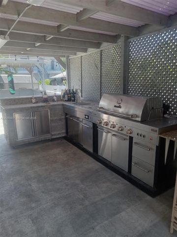 7400 NW 1st Ct, Pembroke Pines, FL 33024