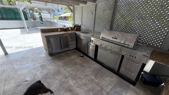 7400 NW 1st Ct, Pembroke Pines, FL 33024