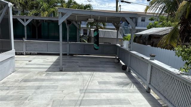 7400 NW 1st Ct, Pembroke Pines, FL 33024