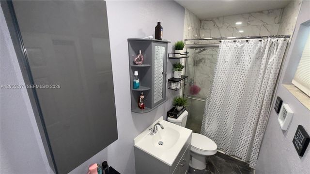 7400 NW 1st Ct, Pembroke Pines, FL 33024