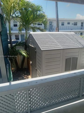 7400 NW 1st Ct, Pembroke Pines, FL 33024