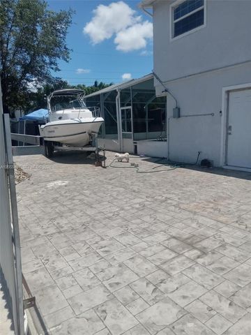 7400 NW 1st Ct, Pembroke Pines, FL 33024