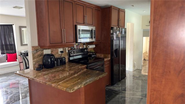 7400 NW 1st Ct, Pembroke Pines, FL 33024