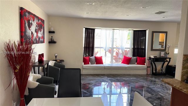7400 NW 1st Ct, Pembroke Pines, FL 33024