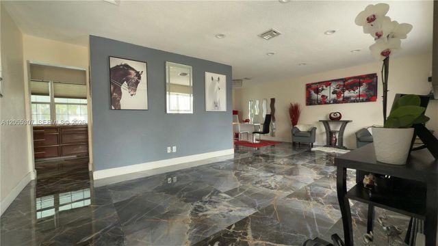 7400 NW 1st Ct, Pembroke Pines, FL 33024