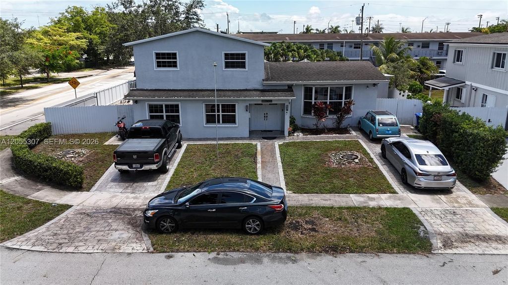 7400 NW 1st Ct, Pembroke Pines, FL 33024