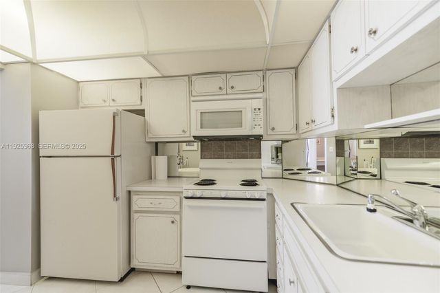 1950 S Ocean Dr 5Q, Hallandale Beach, FL 33009