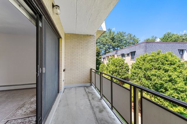 48 Bigelow Ave 28, Watertown, MA 02472