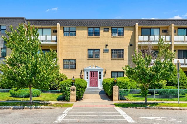 48 Bigelow Ave 28, Watertown, MA 02472