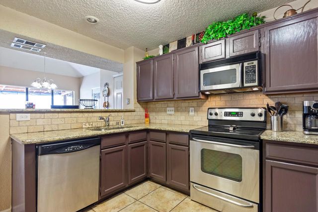 2920 Peninsula Way, Carrollton, TX 75007