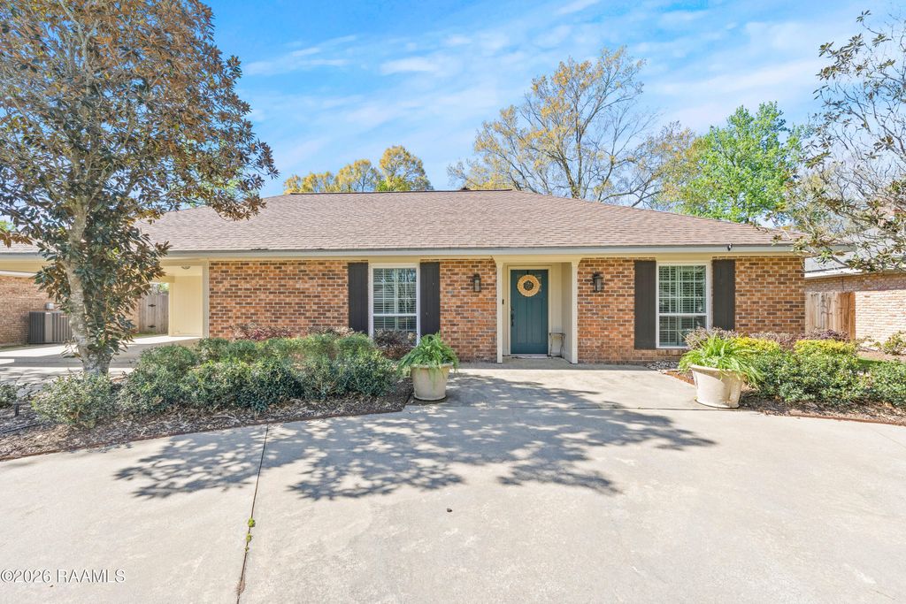 304 Renwood Circle, Lafayette, LA 70503