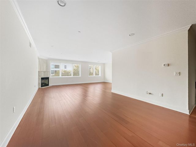 171 Great Neck Road 2k, Great Neck, NY 11021