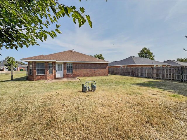 921 Sunflower Street, Centerton, AR 72719