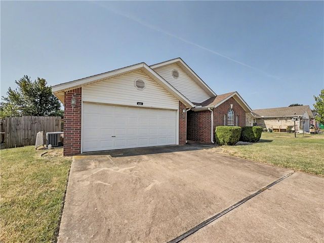 921 Sunflower Street, Centerton, AR 72719